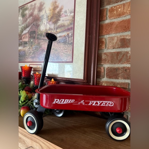 Vintage 1970’s Miniature Radio Flyer Red Wagon with Classic Style - Picture 6 of 6